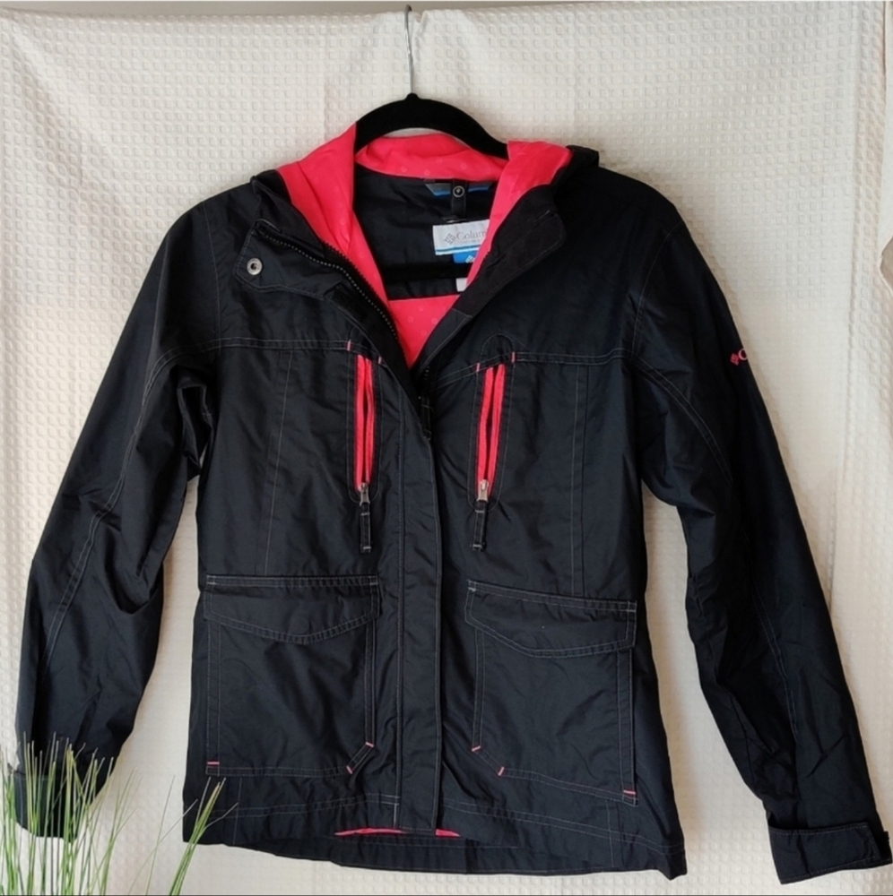 Columbia Sportswear Company Girls Black Jacket with Magenta accents Size 10/12